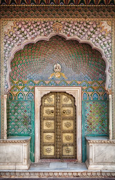 Rose gate door in Jaipur — Stock Photo, Image