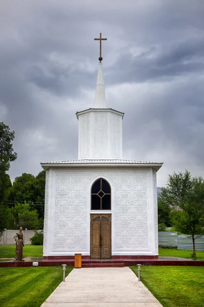 教会在 Ruh Ordo 的吉尔吉斯斯坦 — 图库照片
