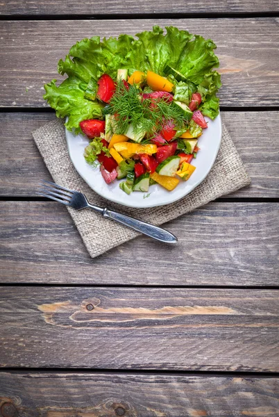 Salade verte sur la table — Photo