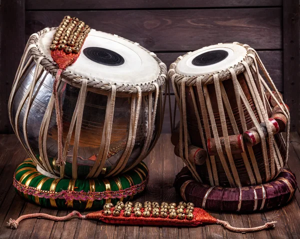 Tabla de tambores y campanas para bailar — Foto de Stock