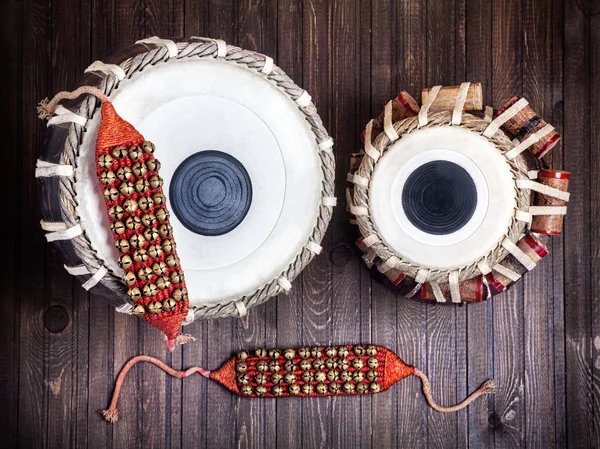 Tabla de tambores y campanas para bailar —  Fotos de Stock