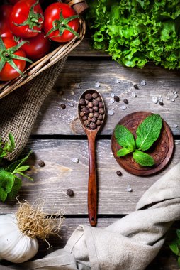 baharatlar ve sebzeler