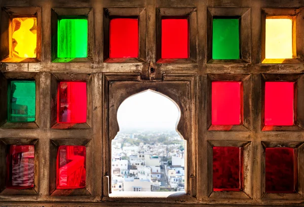 Jendela mosaik berwarna di Rajasthan — Stok Foto