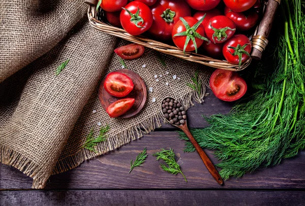 Pomodoro, pepe ed erbe aromatiche — Foto Stock