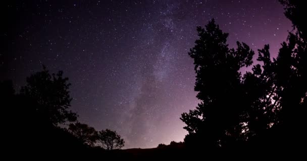Noční obloha s mléčnou dráhu timelapse astro pozadím