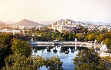 PICHOLA Lake ve Hindistan'daki City Palace