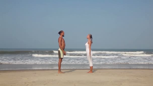 Yoga on the beach — Stock Video