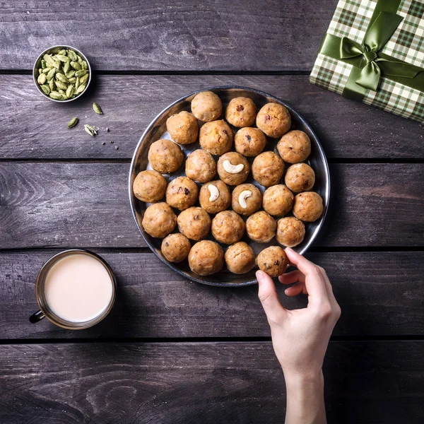 Indyjskie słodycze Besan Ladoo — Zdjęcie stockowe