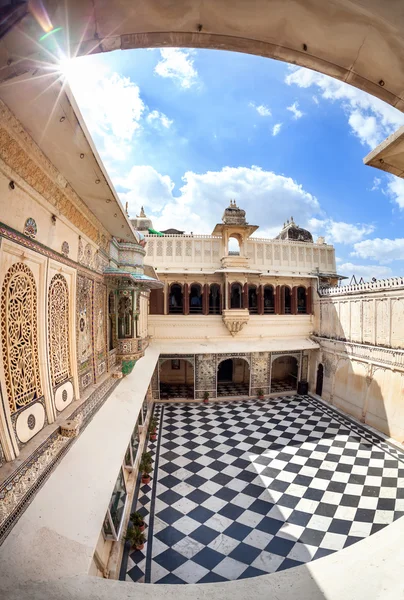 Udaipur Stadtpalast mit Schachboden — Stockfoto