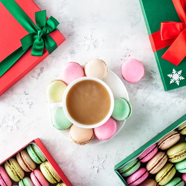 Színes francia macarons karácsonykor — Stock Fotó