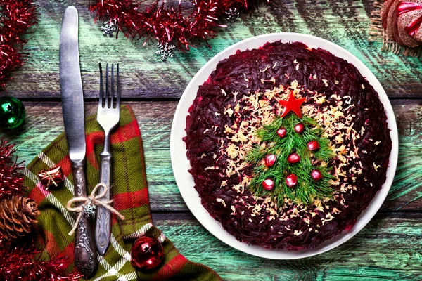 Neujahrssalat mit Weihnachtsbaum — Stockfoto