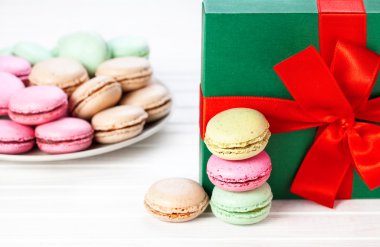 Renkli Fransız macarons mevcut