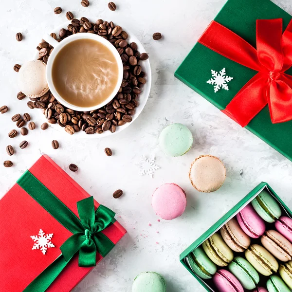 Farbenfrohe französische Macarons zu Weihnachten — Stockfoto