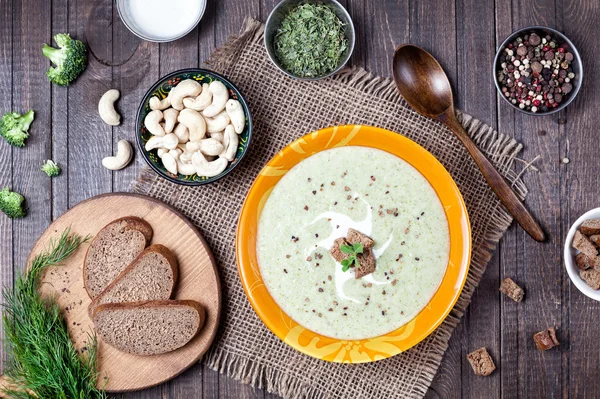 Soupe de brocoli crème végétalienne — Photo