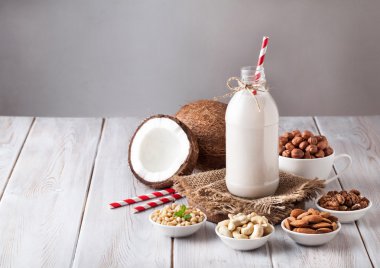 Vegan fındık süt şişe