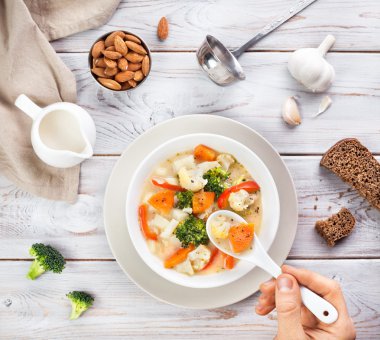 Badem sütü ile vegan sebze çorbası 