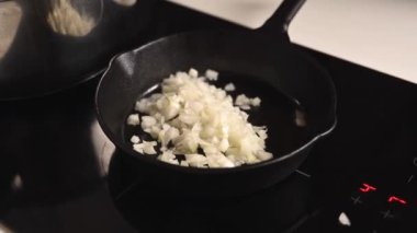 Vegan Tayland Tom Yam Çorbası Malzemeleri