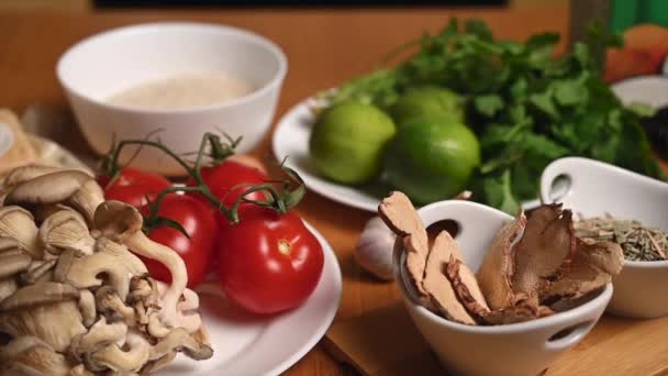 Ingredients for Vegan Thai Tom Yam Soup — Stock Footage Ingredients for Vegan Thai Tom Yam Soup Video Clip