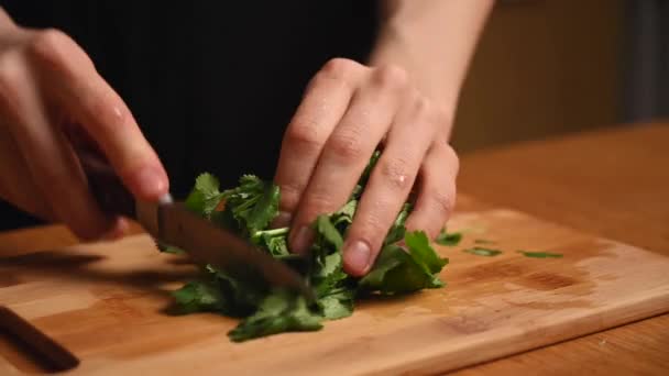 Zutaten für vegane Thai-Tom-Yam-Suppe — Stockvideo