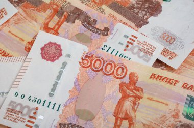 5000 ruble arkaplan. Rus banknotları farklı açılarda.