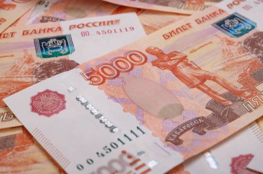5000 ruble arkaplan. Rus banknotları farklı açılarda.