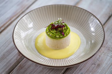 Bitki bazlı vejetaryen mutfağı. Hayvan ürünleri kullanılmayan bulaşıklar.