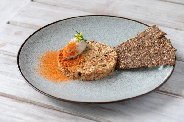 Bitki bazlı vejetaryen mutfağı. Hayvan ürünleri kullanılmayan bulaşıklar.