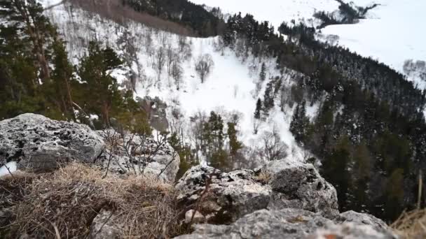 Górski krajobraz. Nagranie z żelaznej skały na płaskowyżu Lago-Naki. Adygea, Rosja — Wideo stockowe