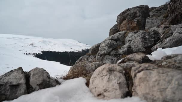 Mountain landscape. Footage from the Iron rock on the Lago-Naki plateau. Adygea, Russia — Stock Video