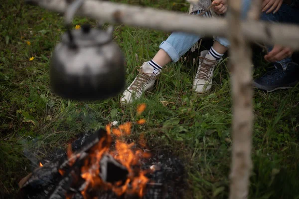 Assorted delicious grilled vegetables on barbecue grill with smoke and flames — Fotografia de Stock