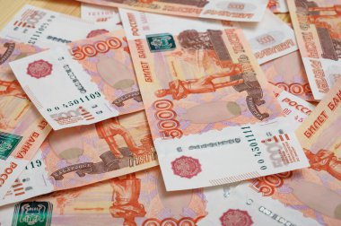 5000 ruble arkaplan. Rus banknotları farklı açılarda.