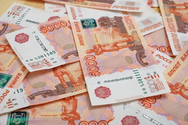 5000 Rubel. Russische Banknoten in verschiedenen Winkeln. — Stockfoto