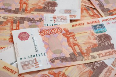 5000 ruble arkaplan. Rus banknotları farklı açılarda.
