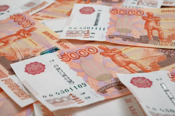 5000 Rubel. Russische Banknoten in verschiedenen Winkeln. — Stockfoto