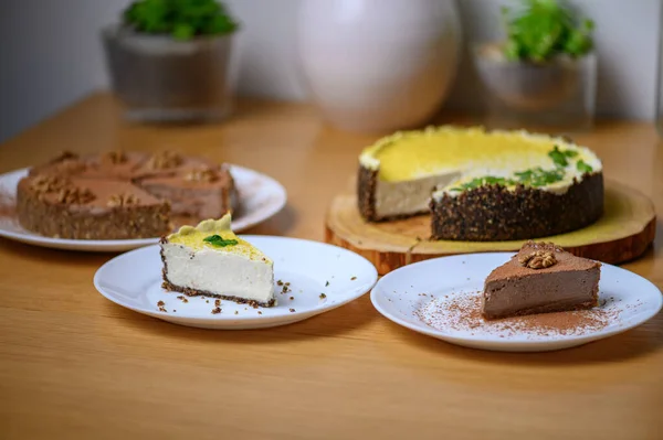 Vegán diótorta. Lime és csokoládé kesudió Tart — Stock Fotó