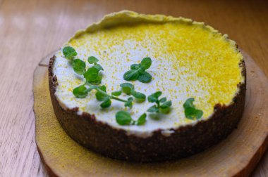 Vejetaryen fıstıklı kek. Limon ve çikolatalı kaju turtası.