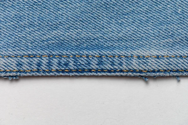 牛仔裤的近景背景。斜纹棉线缝制 — 图库照片