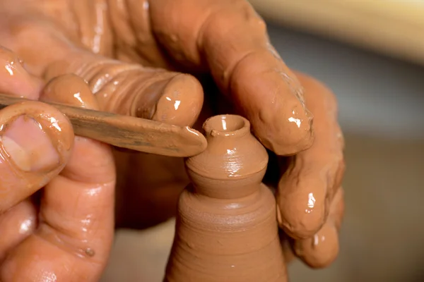 Hands of a potter, creating an earthen jar — Stock Photo, Image