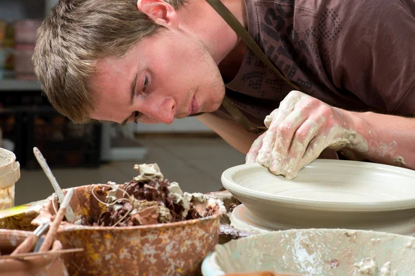 Hands of a potter, creating an earthen jar — Stock Photo, Image