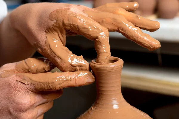 Hands of a potter, creating an earthen jar — Stock Photo, Image