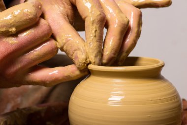 potter, bir toprak küp oluşturma