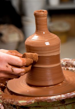 potter, bir toprak küp oluşturma