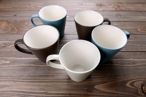 Empty cups on wood background — Stock Photo, Image