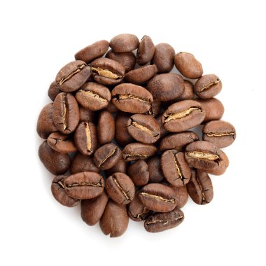 kahve çekirdekleri beyaz arka plan üzerinde izole bir dairesel şekil.