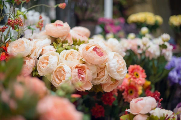 Flores artificiales — Foto de Stock