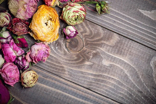 Mönster av blommor på vintage trä bakgrund — Stockfoto