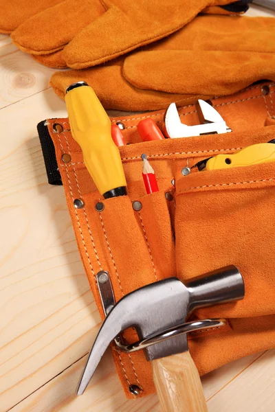 Conjunto de herramientas de trabajo sobre fondo de madera — Foto de Stock