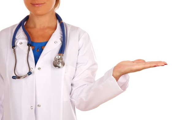 Klokt selvsikker lege i uniform med stetoskop stående isolert på hvit bakgrunn – stockfoto