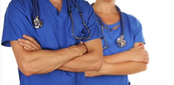 Dois médicos de pé com os braços cruzados no peito . — Fotografia de Stock