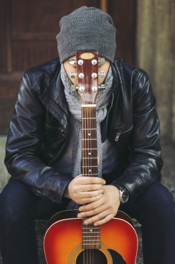 Gitar City ile genç müzisyen